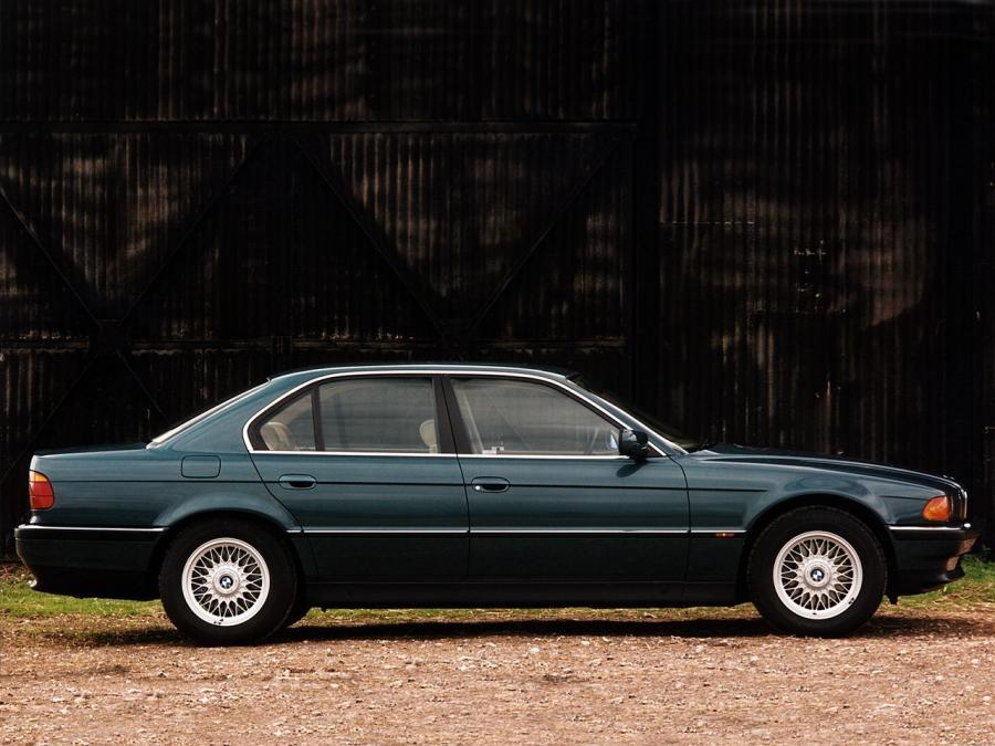  BMW 740i 1996 года  (UK) (фото 2 из 4)